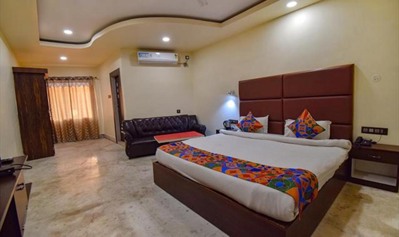 Fabhotel Rr Suites Guwahati Buitenkant foto