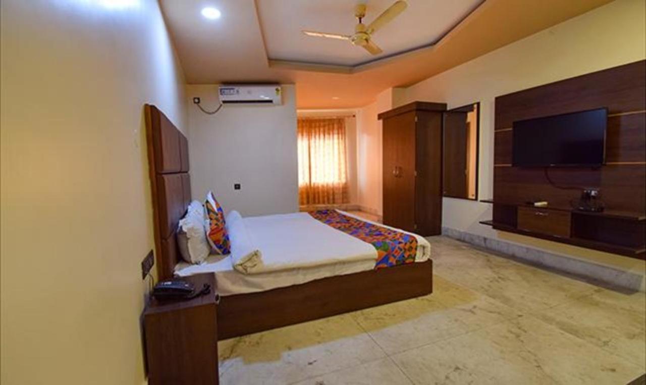 Fabhotel Rr Suites Guwahati Buitenkant foto
