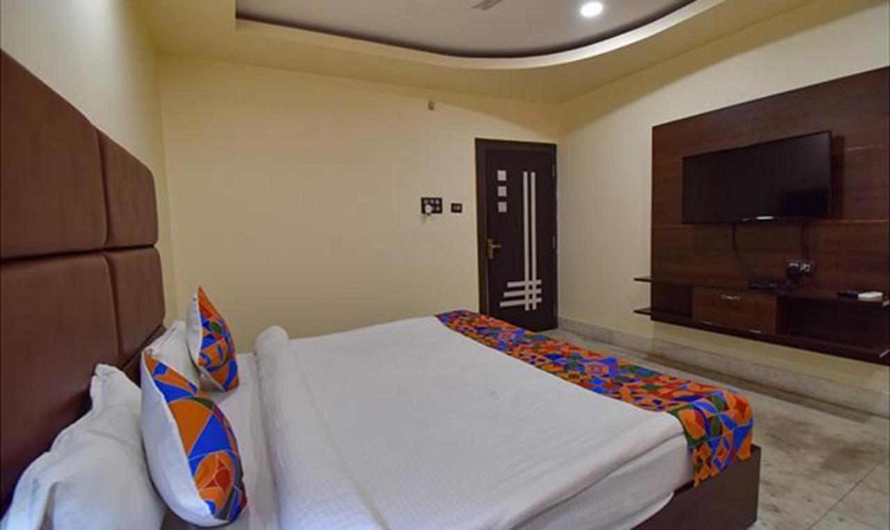 Fabhotel Rr Suites Guwahati Buitenkant foto