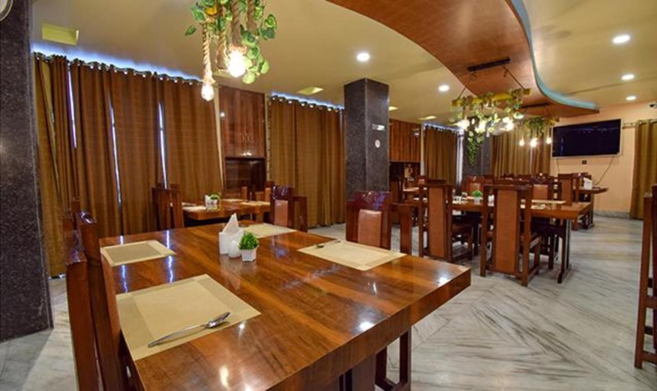 Fabhotel Rr Suites Guwahati Buitenkant foto