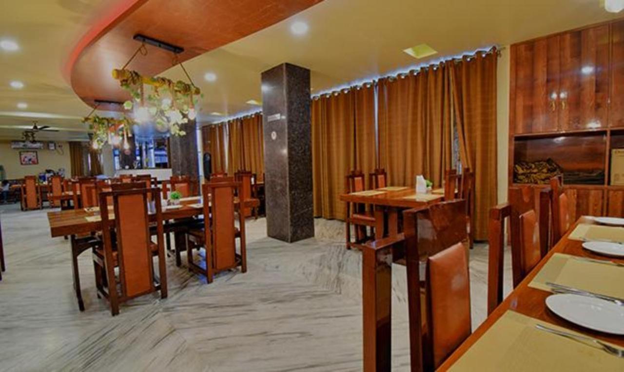 Fabhotel Rr Suites Guwahati Buitenkant foto